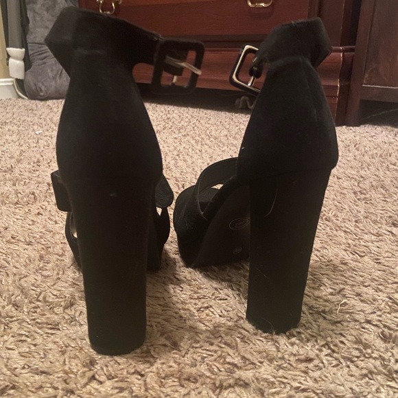 Heels - Picture 4 of 5